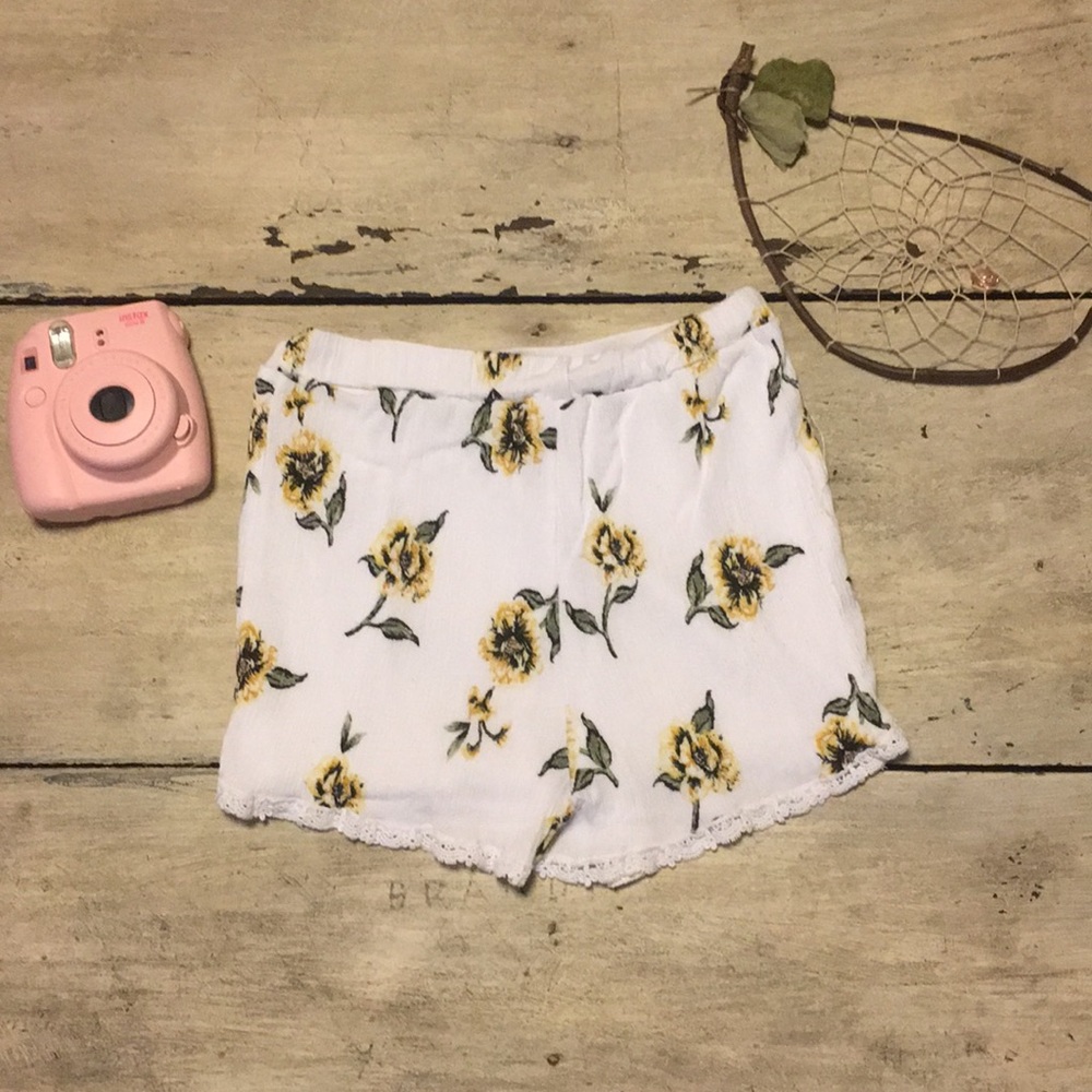 High waisted Daisy Shorts